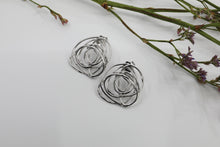 Load image into Gallery viewer, Wire Flower Earrings
