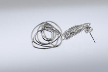 Load image into Gallery viewer, Wire Flower Earrings
