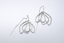 Load image into Gallery viewer, Drooping Lotus Earrings
